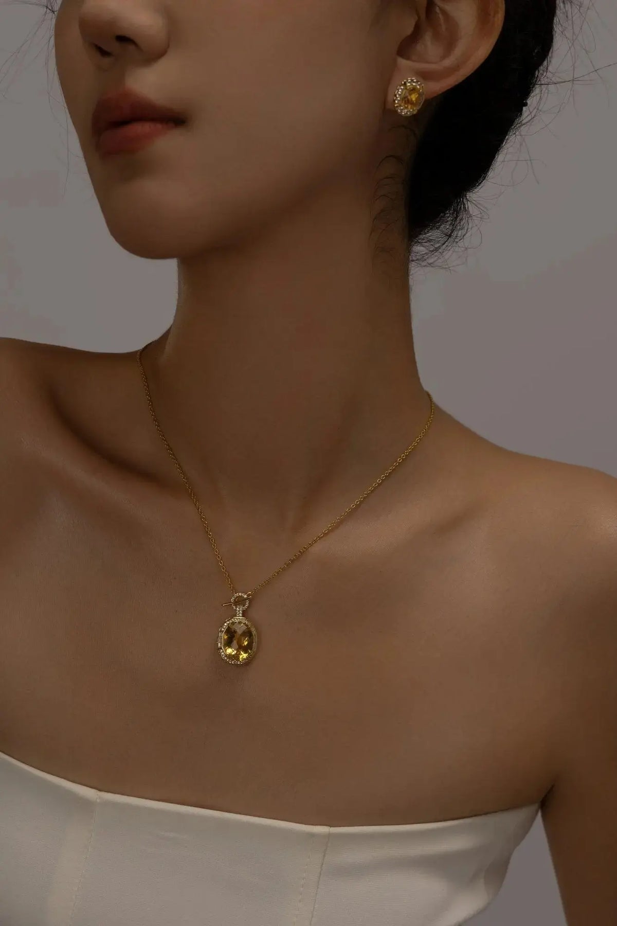 FunGirl Jewelry Oval Cut Citrine Pendant Necklace 4.1ct in 18k Gold Fungirljewelry